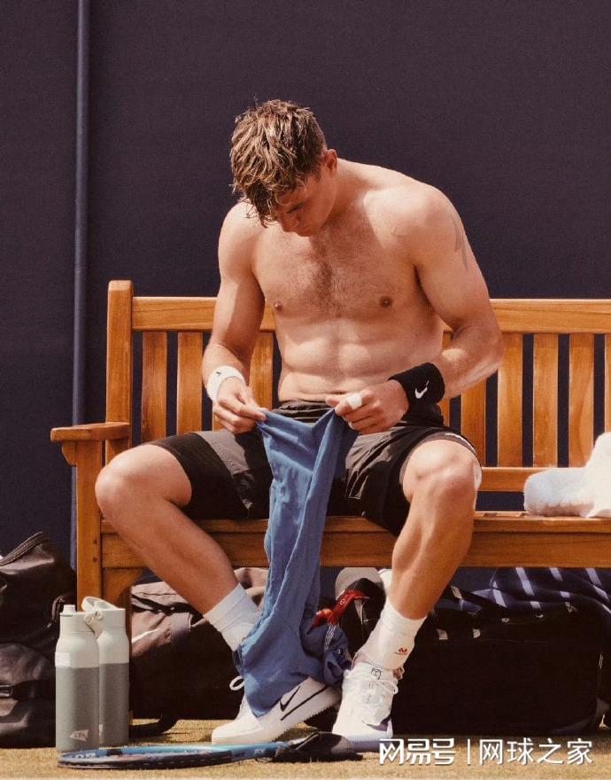 uy, 王杯中手持 uy, 王杯中手持