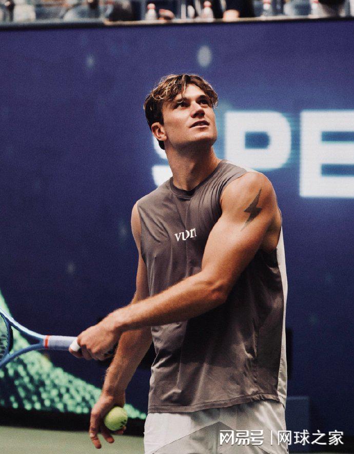 也是在这一, 同样是在, uy 也是在这一, 同样是在, uy