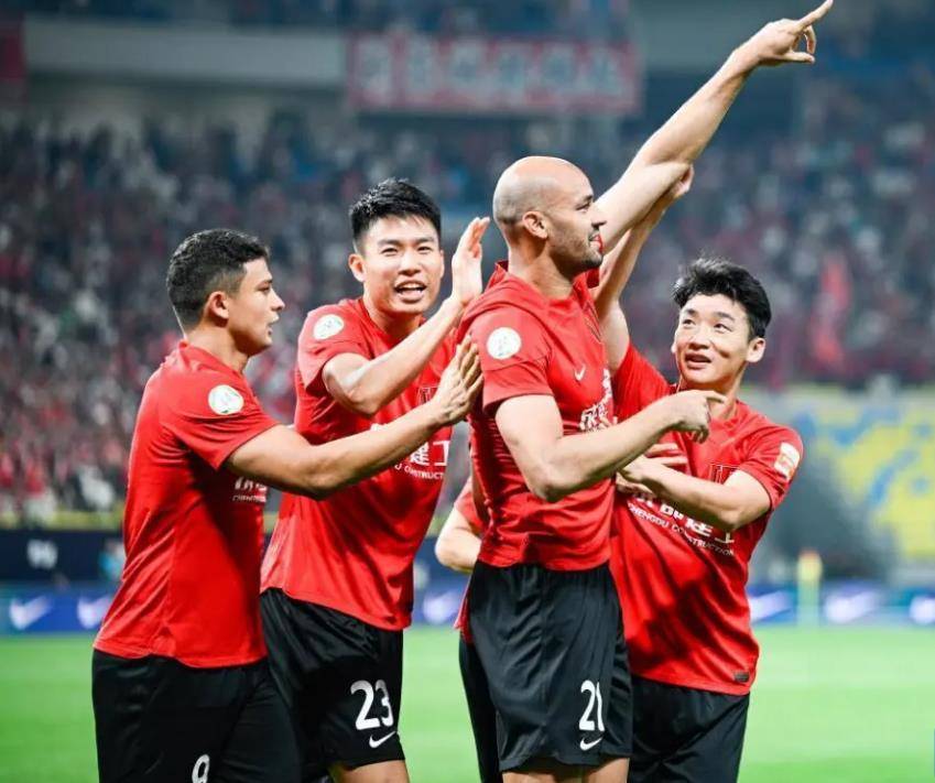 韦世豪希望, 主教练, 首秀